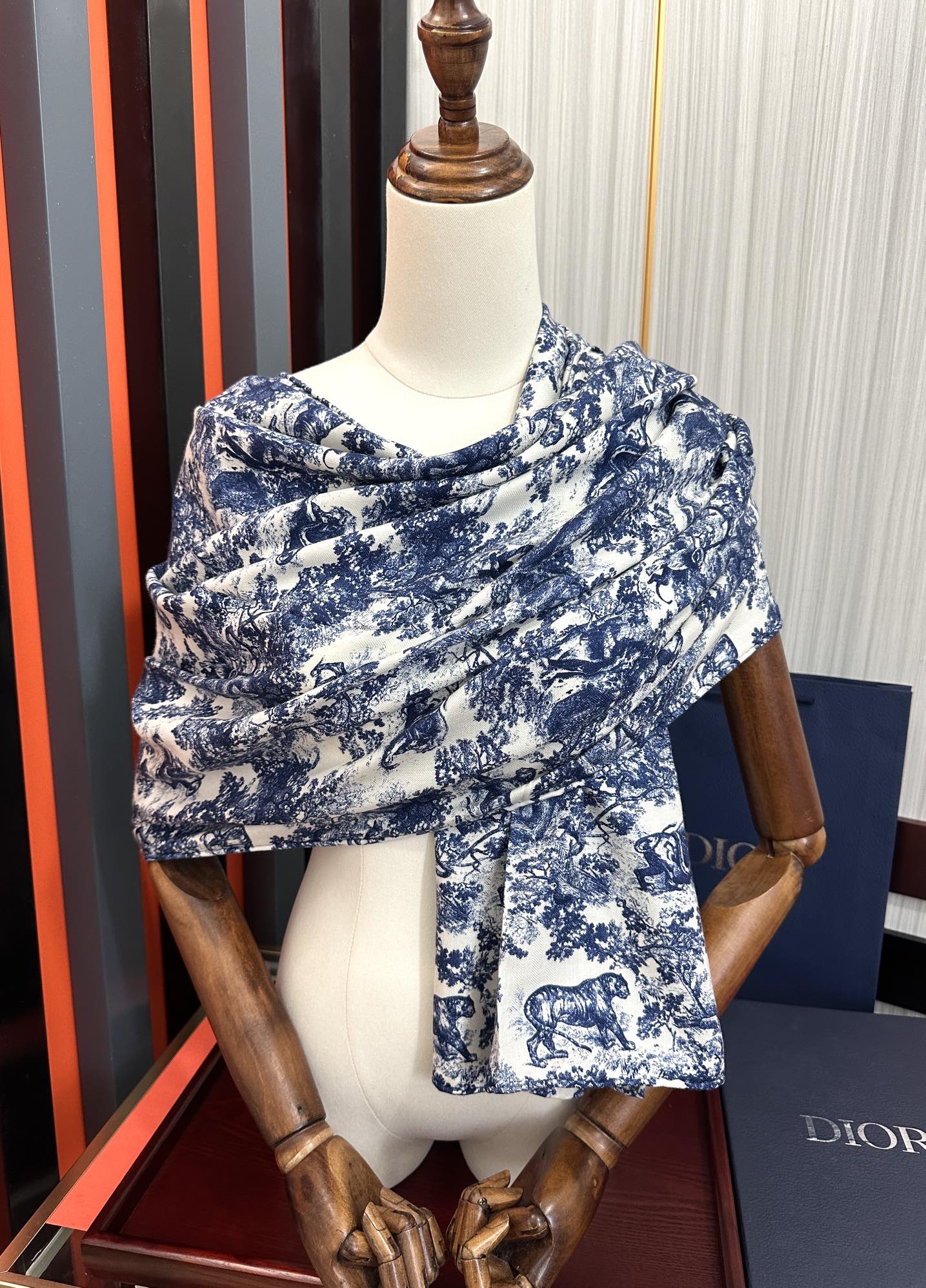 Dior scarf