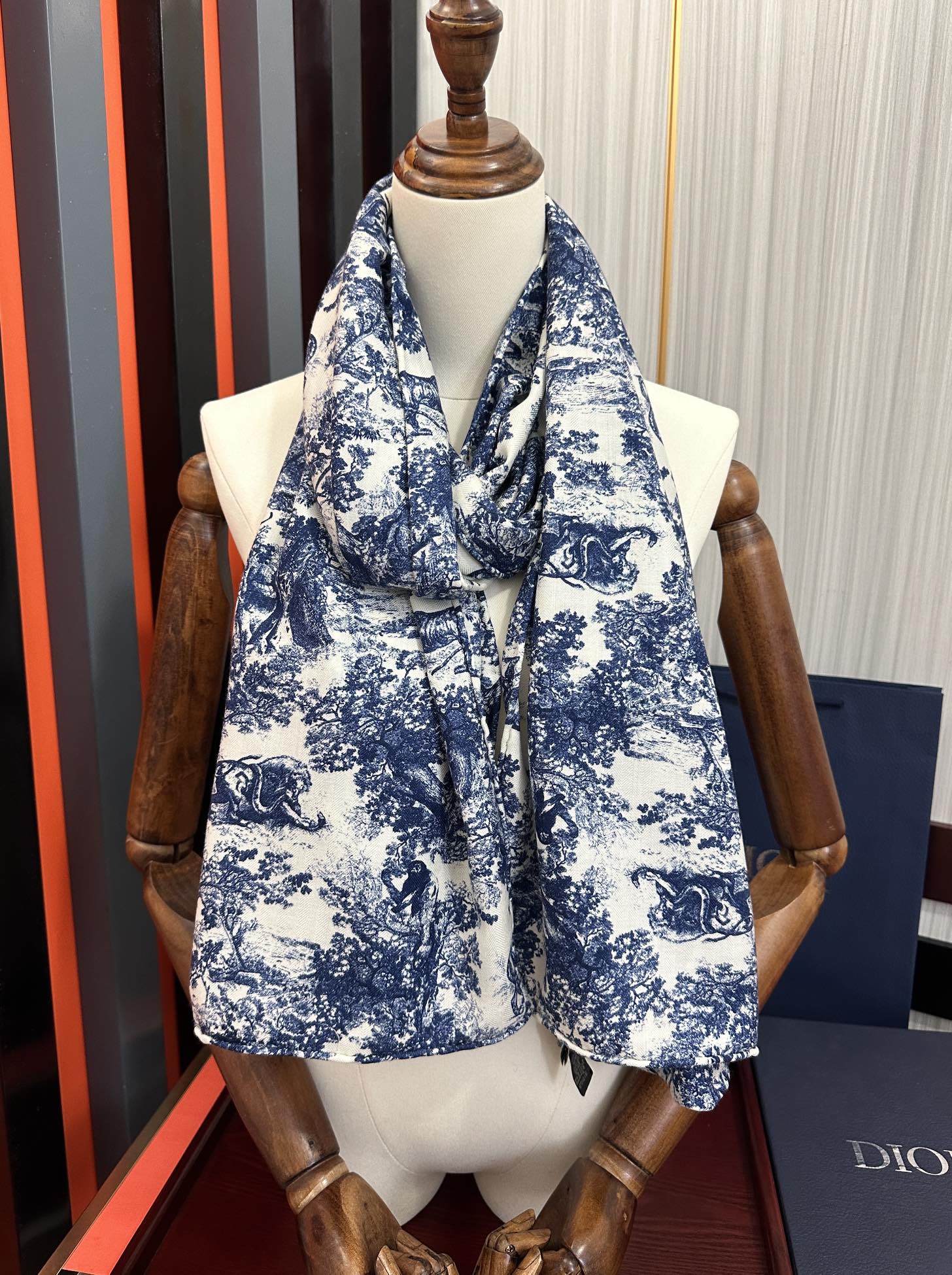 Dior scarf