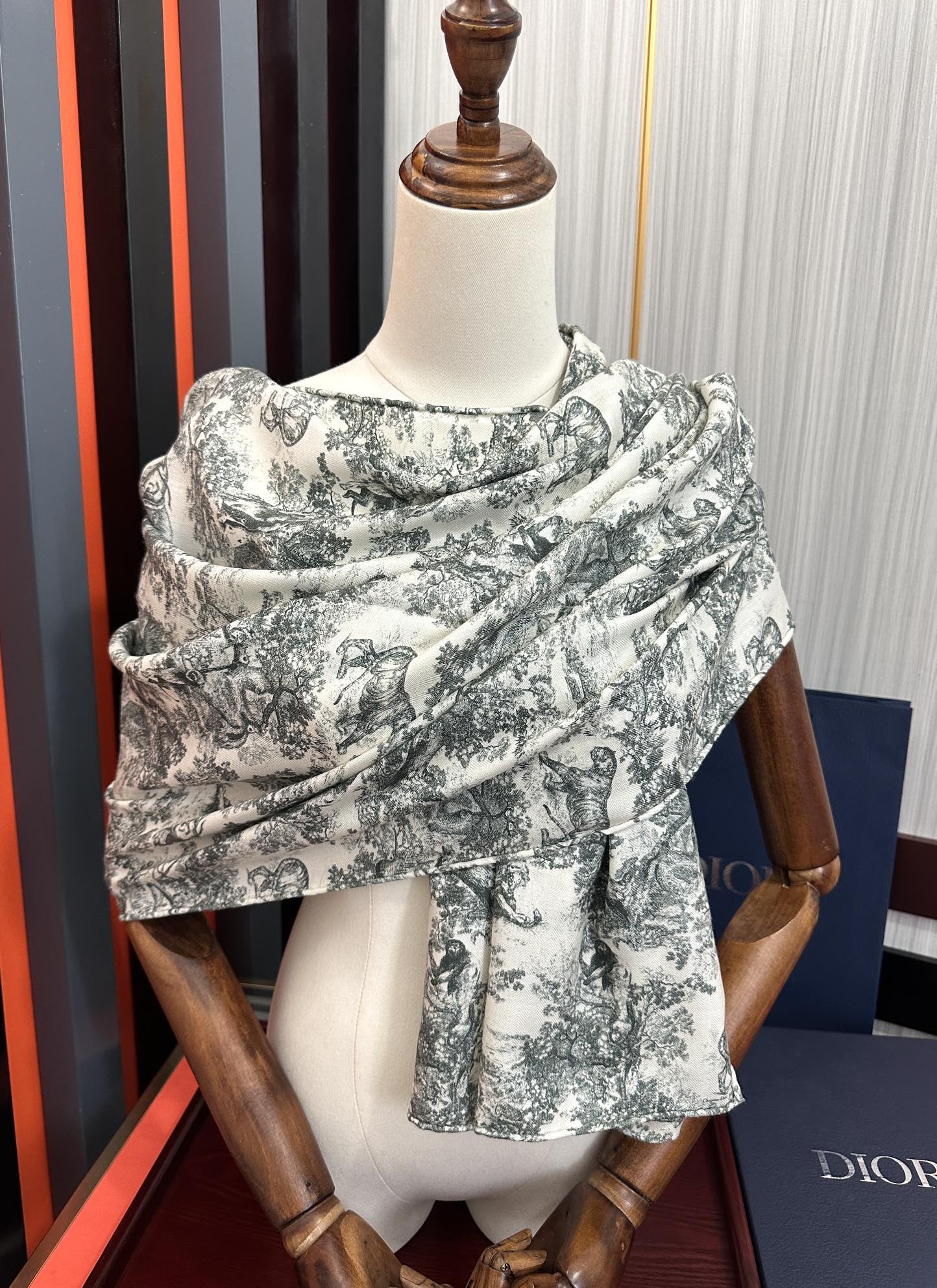 Dior scarf