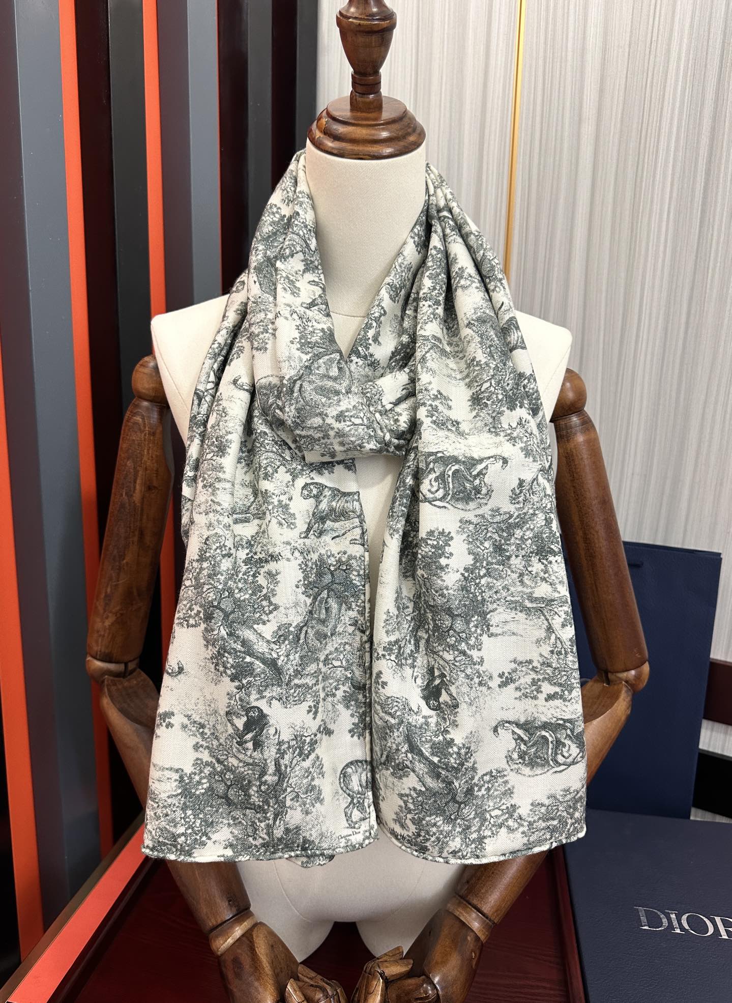 Dior scarf