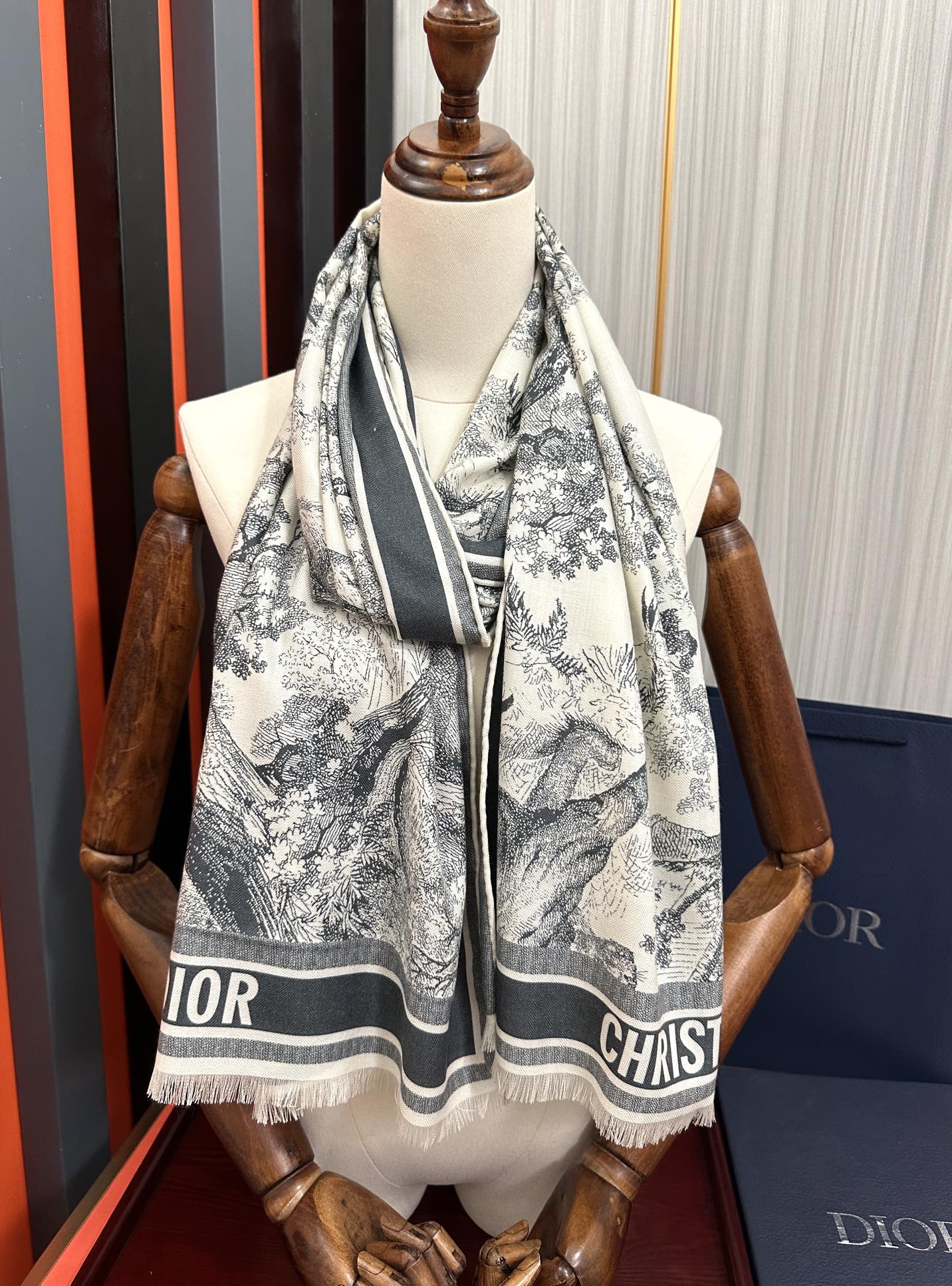 Dior scarf