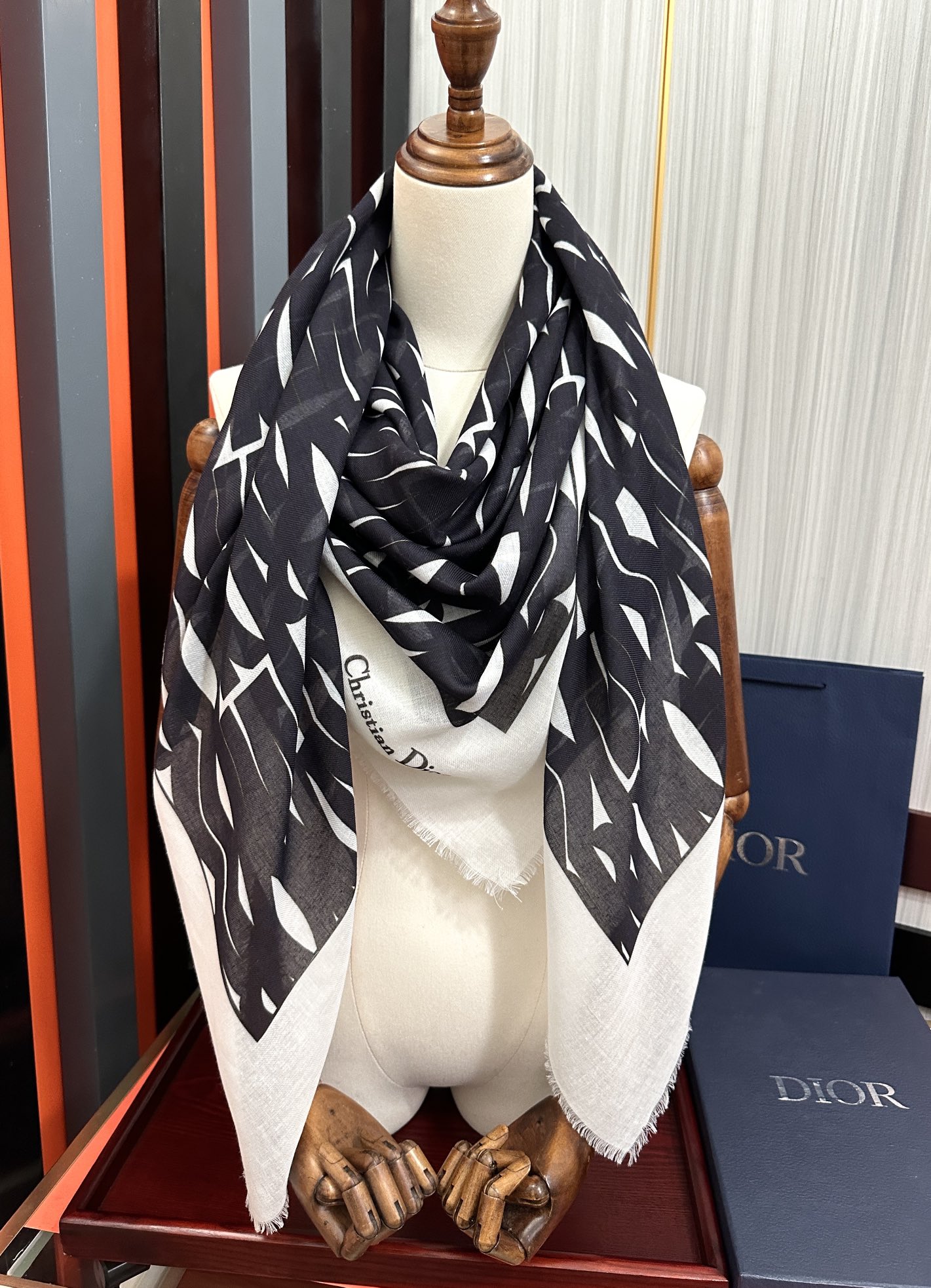Dior scarf