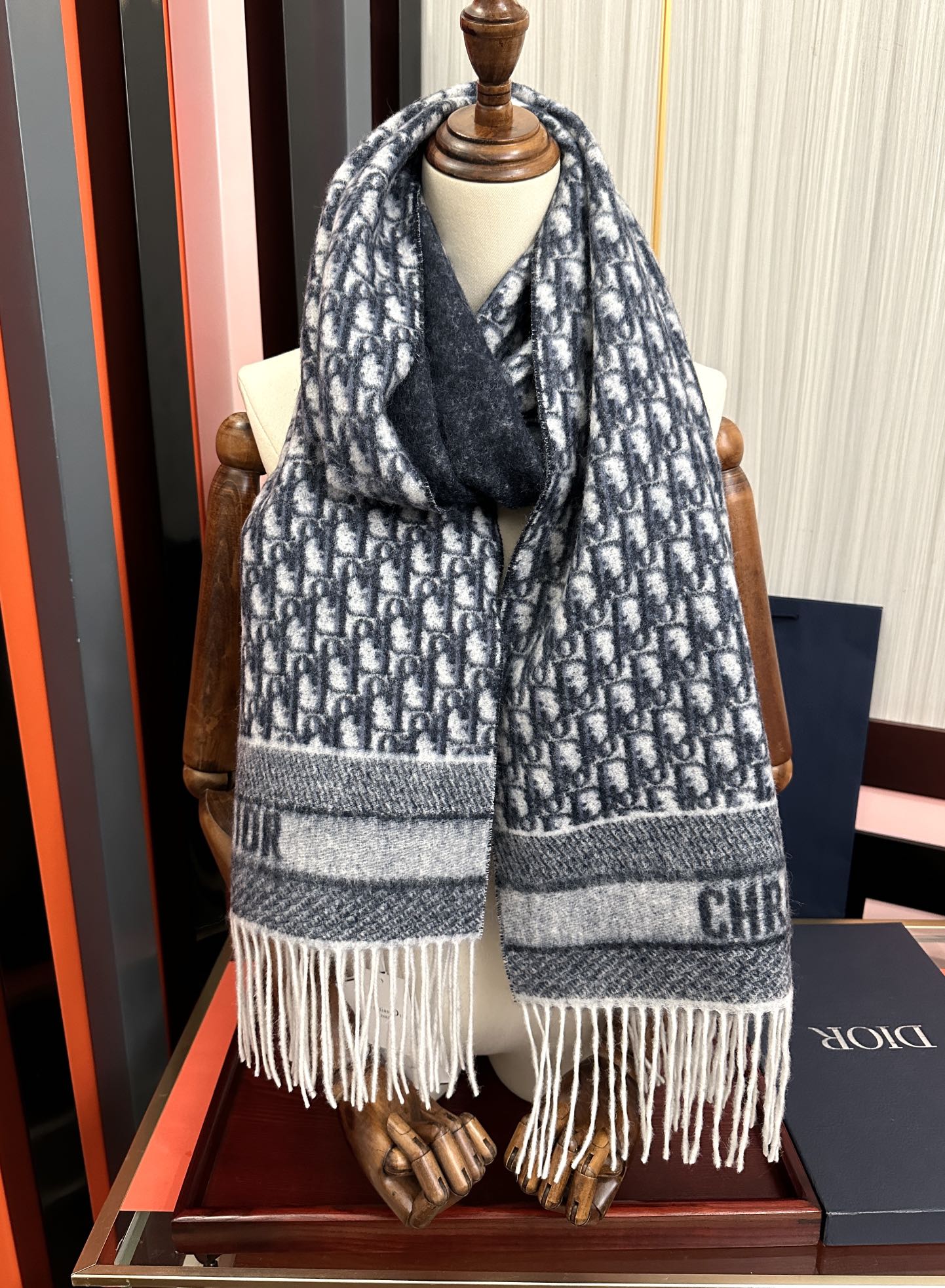 Dior scarf