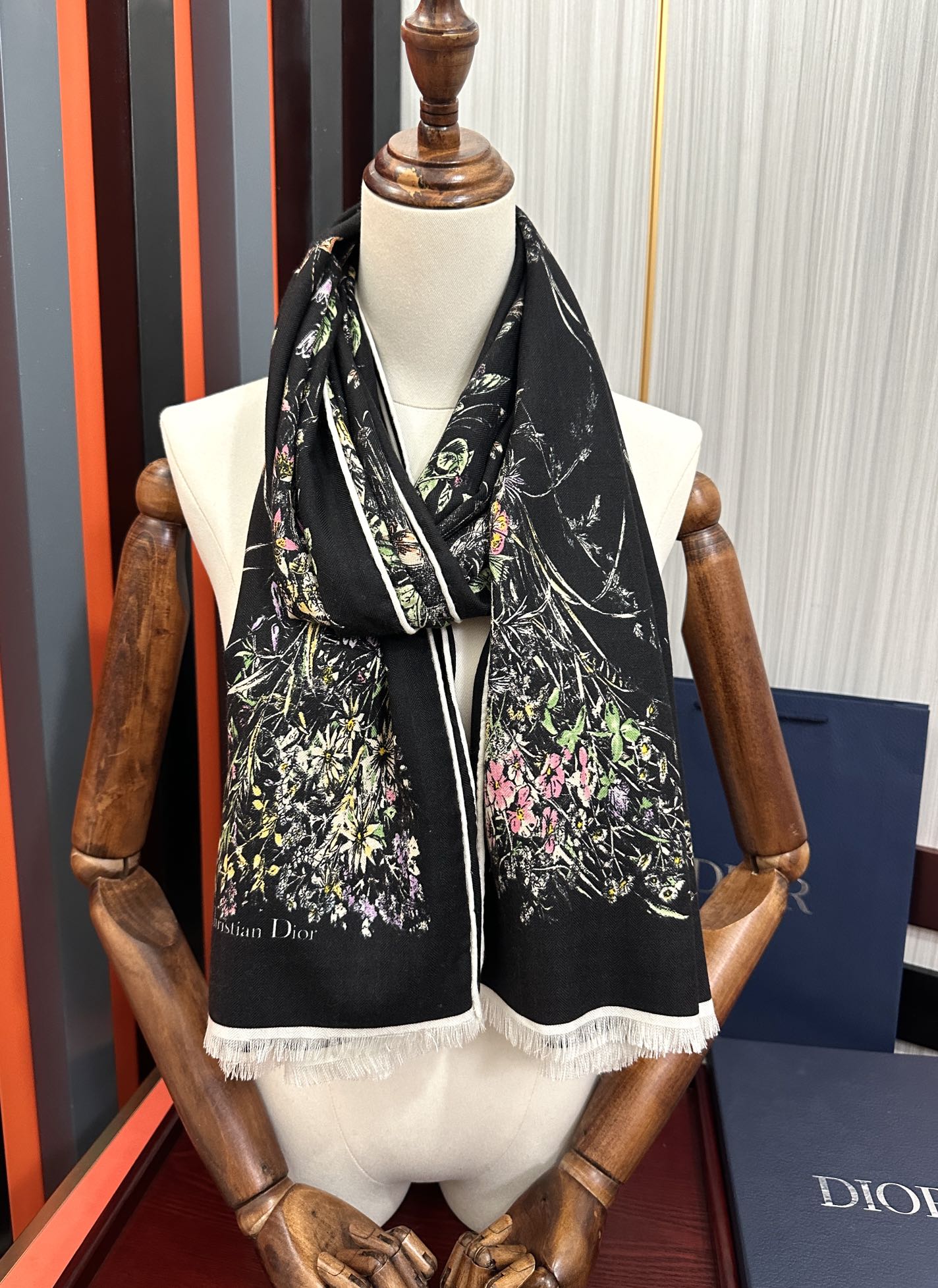 Dior scarf