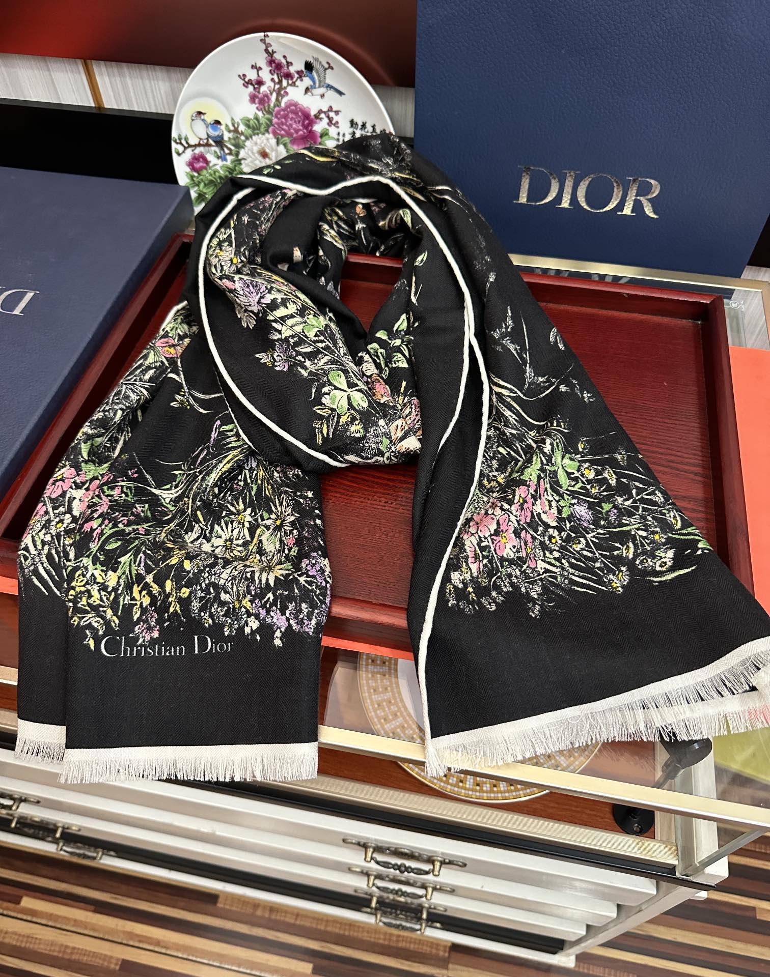 Dior scarf