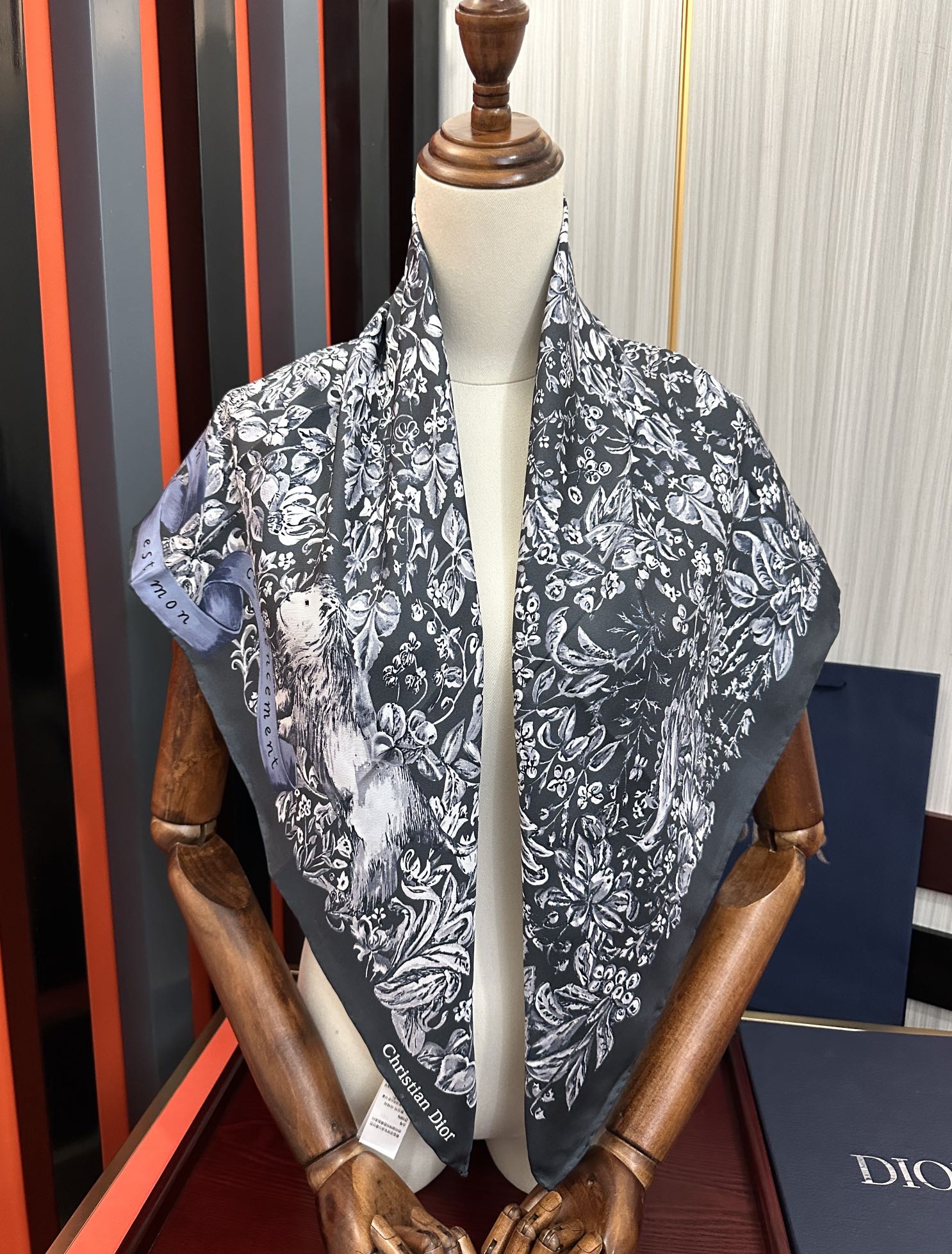 Dior scarf