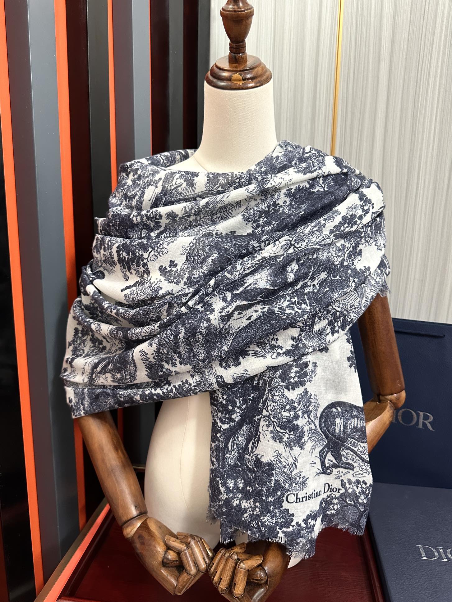 Dior scarf