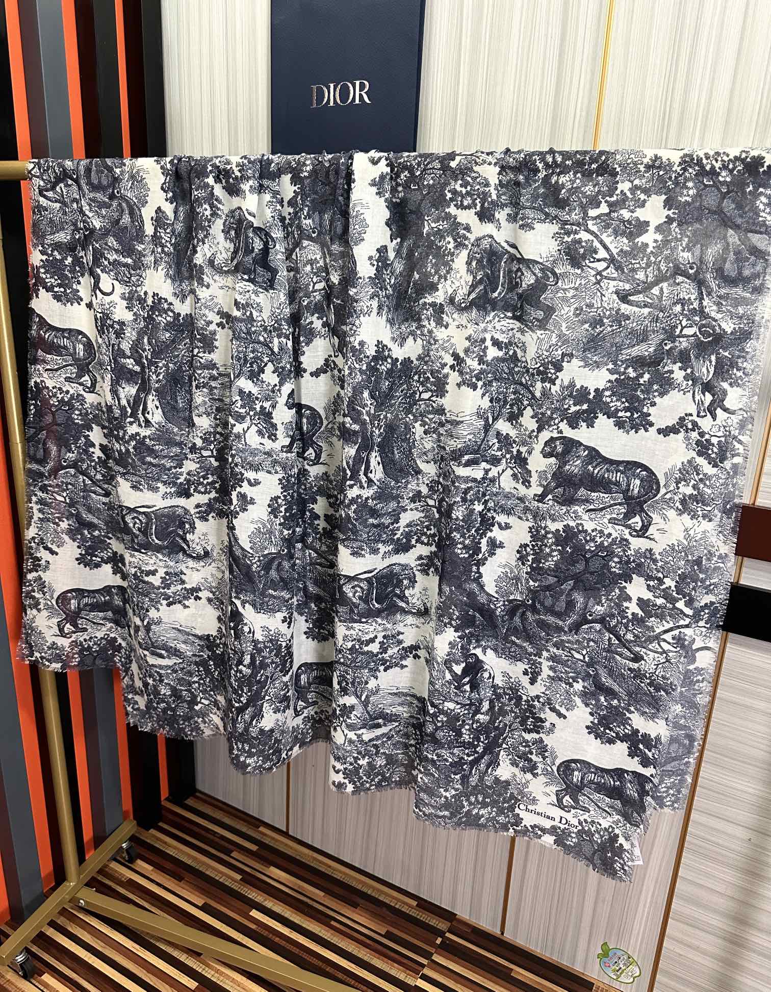 Dior scarf
