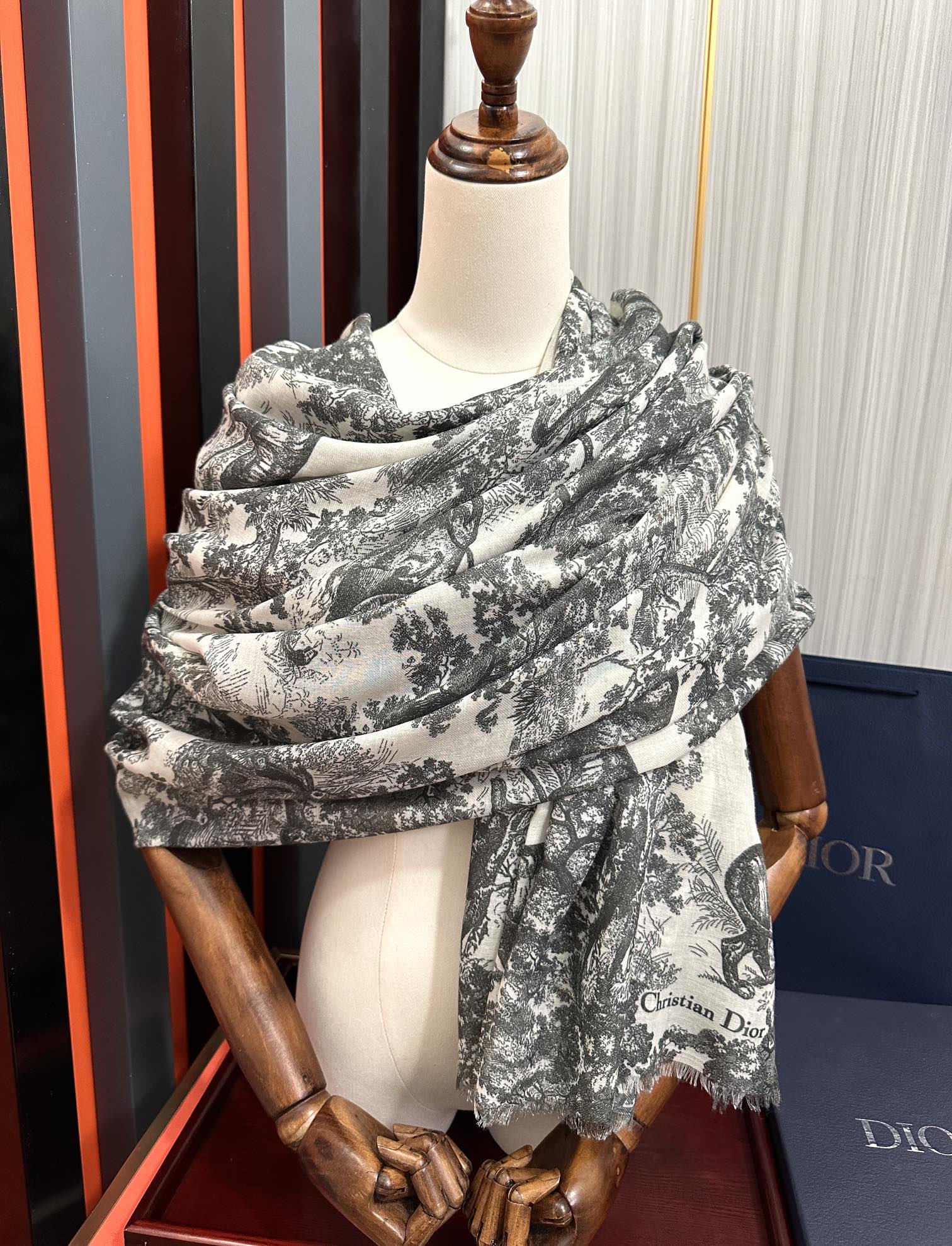 Dior scarf