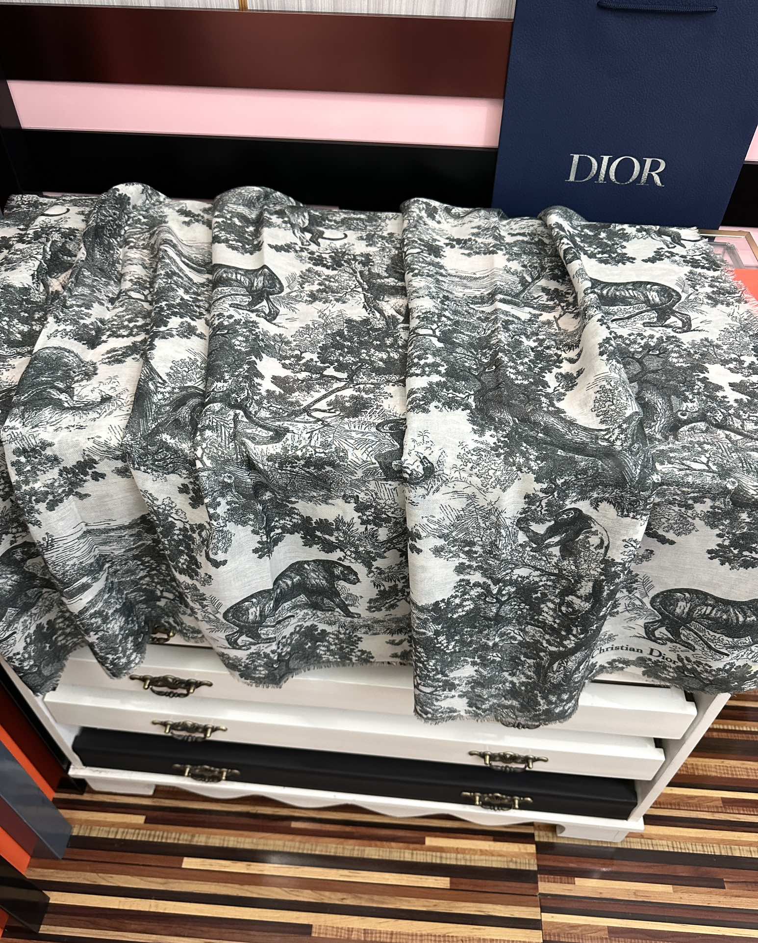 Dior scarf