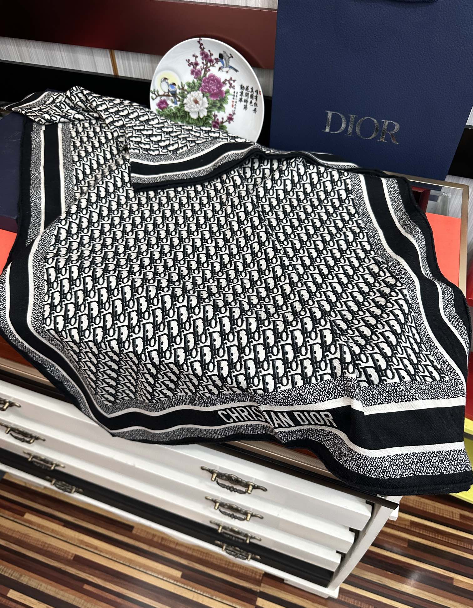 Dior scarf