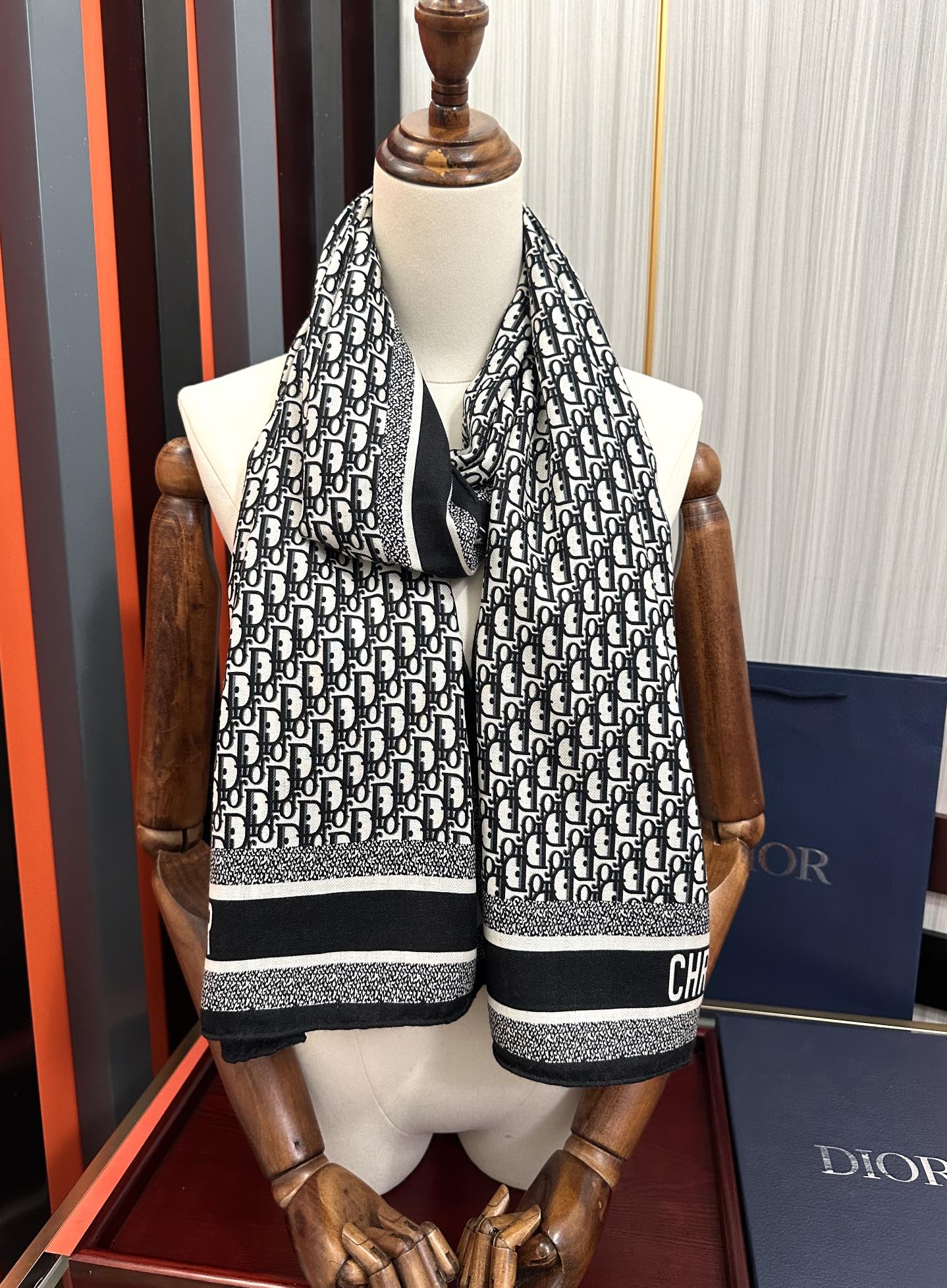 Dior scarf