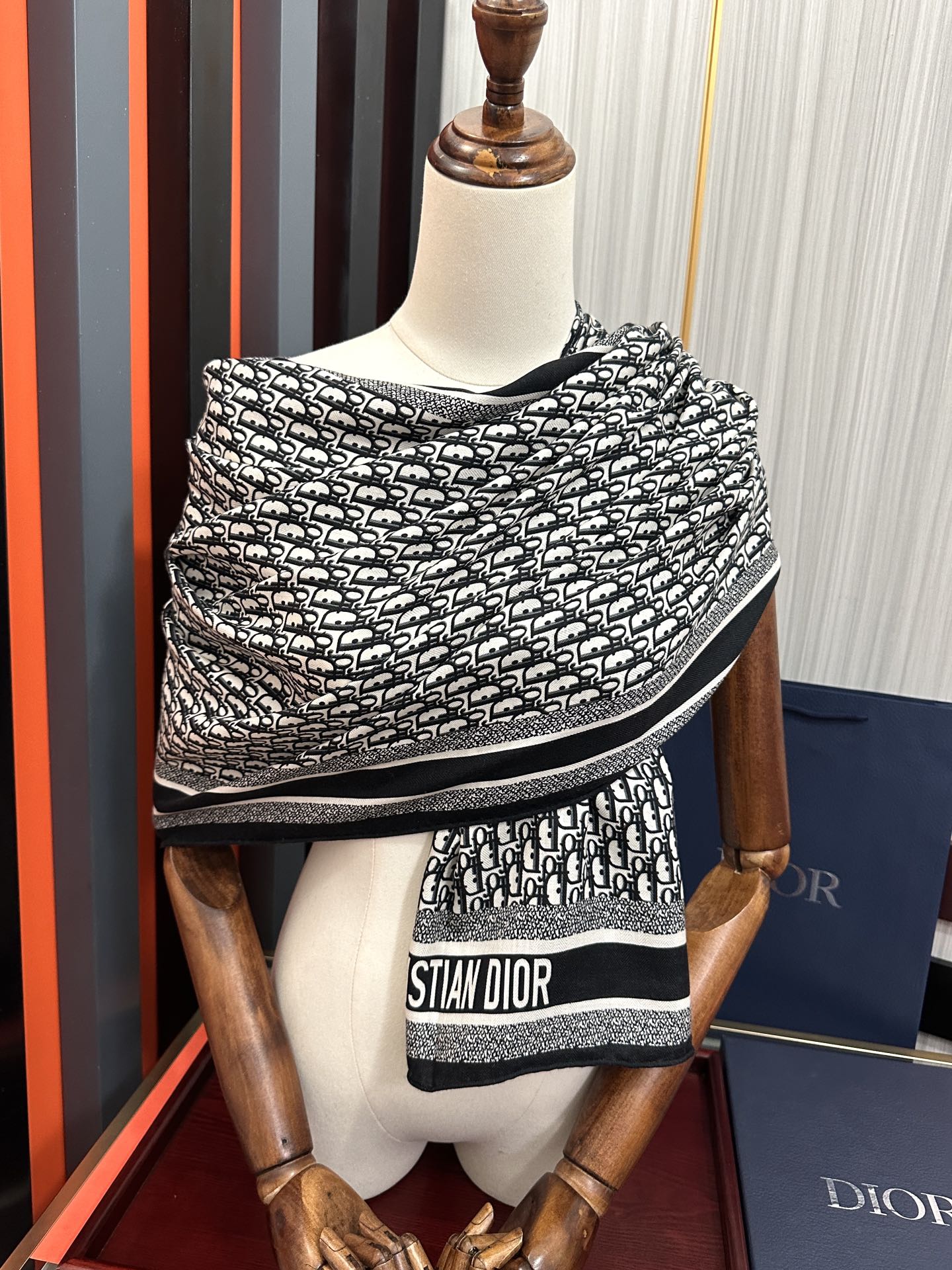Dior scarf