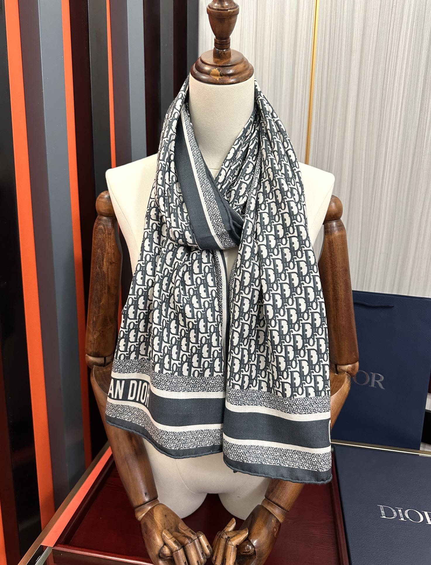 Dior scarf