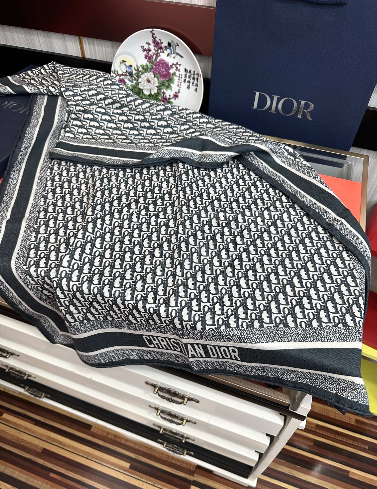 Dior scarf