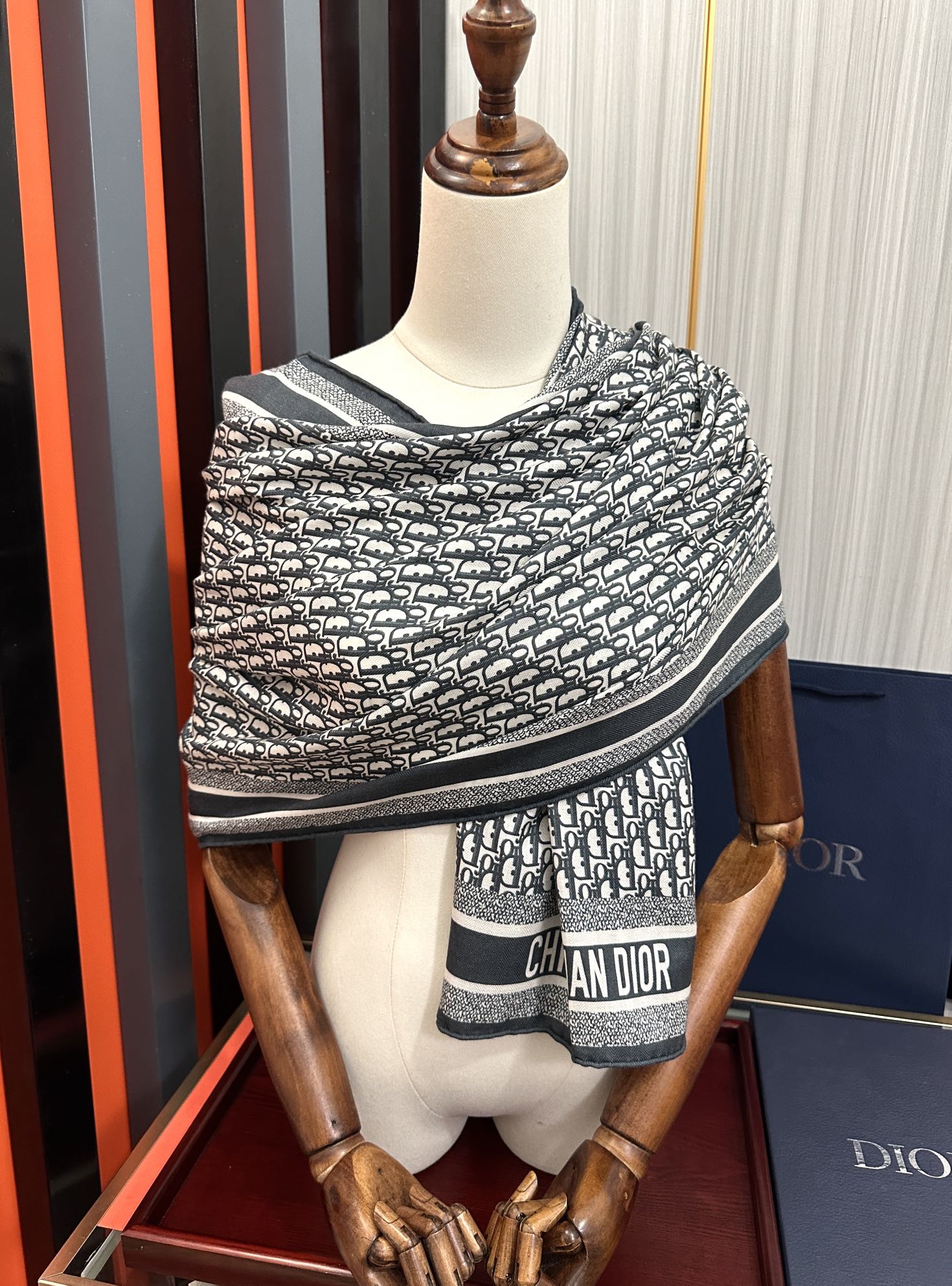 Dior scarf