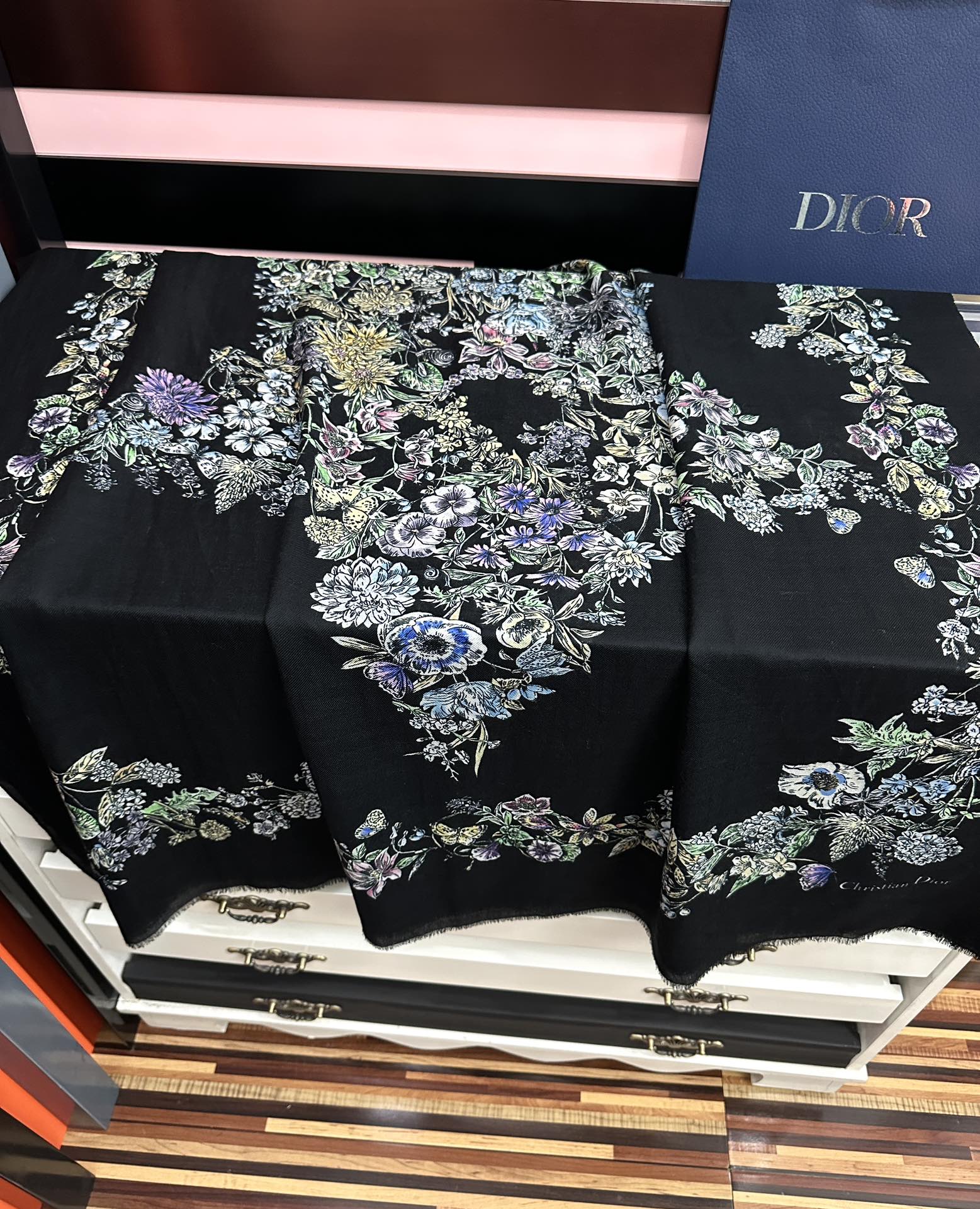 Dior scarf