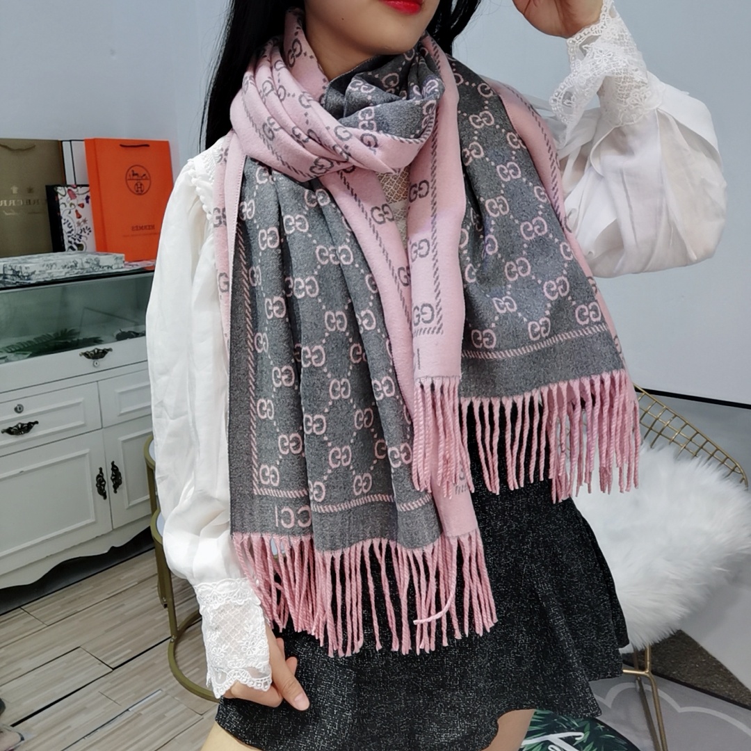 Gucci scarf