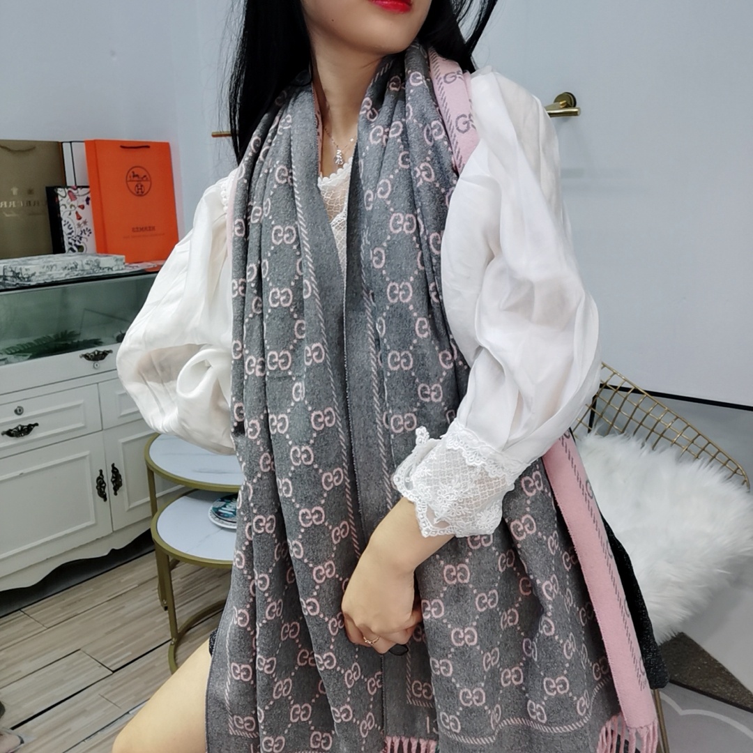 Gucci scarf