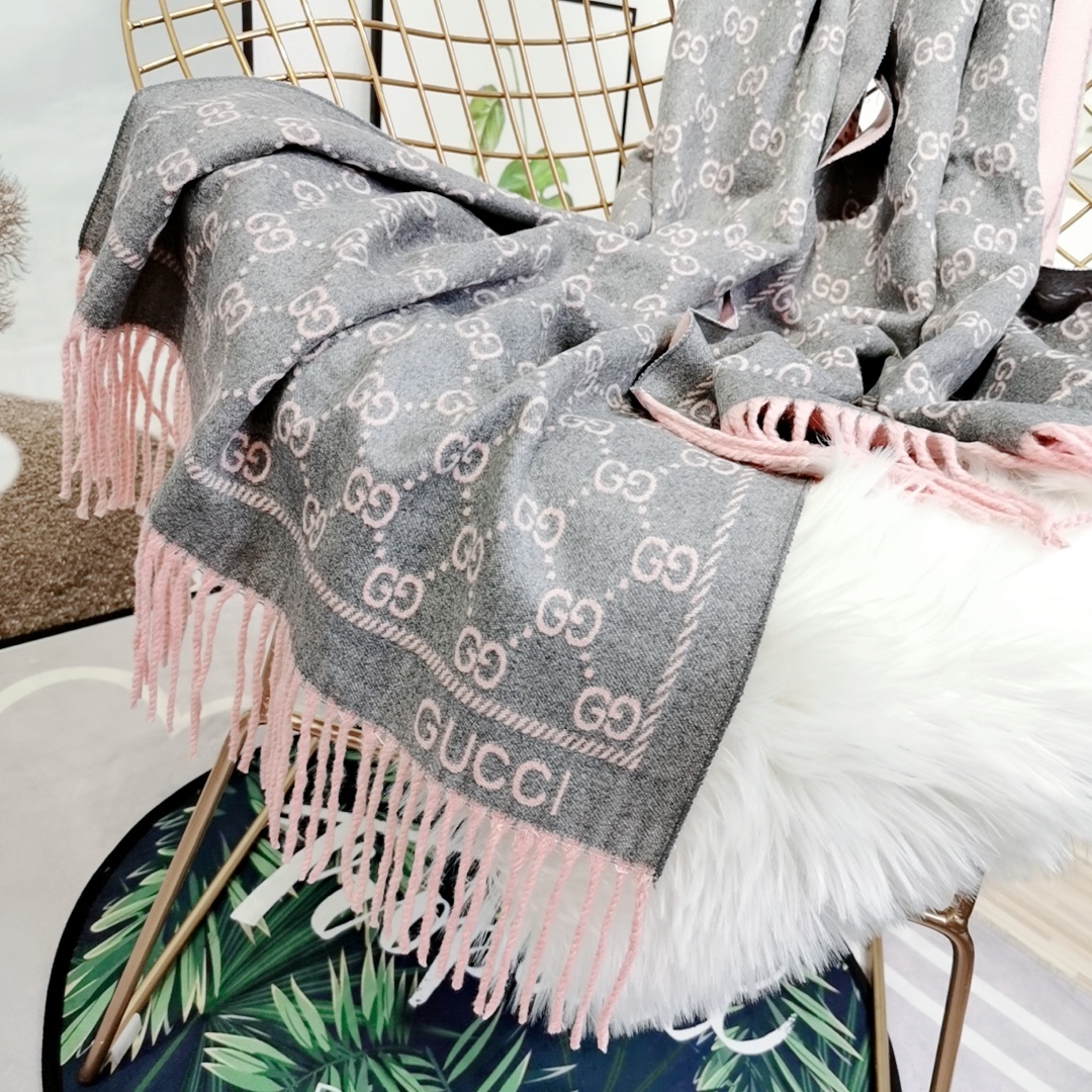 Gucci scarf