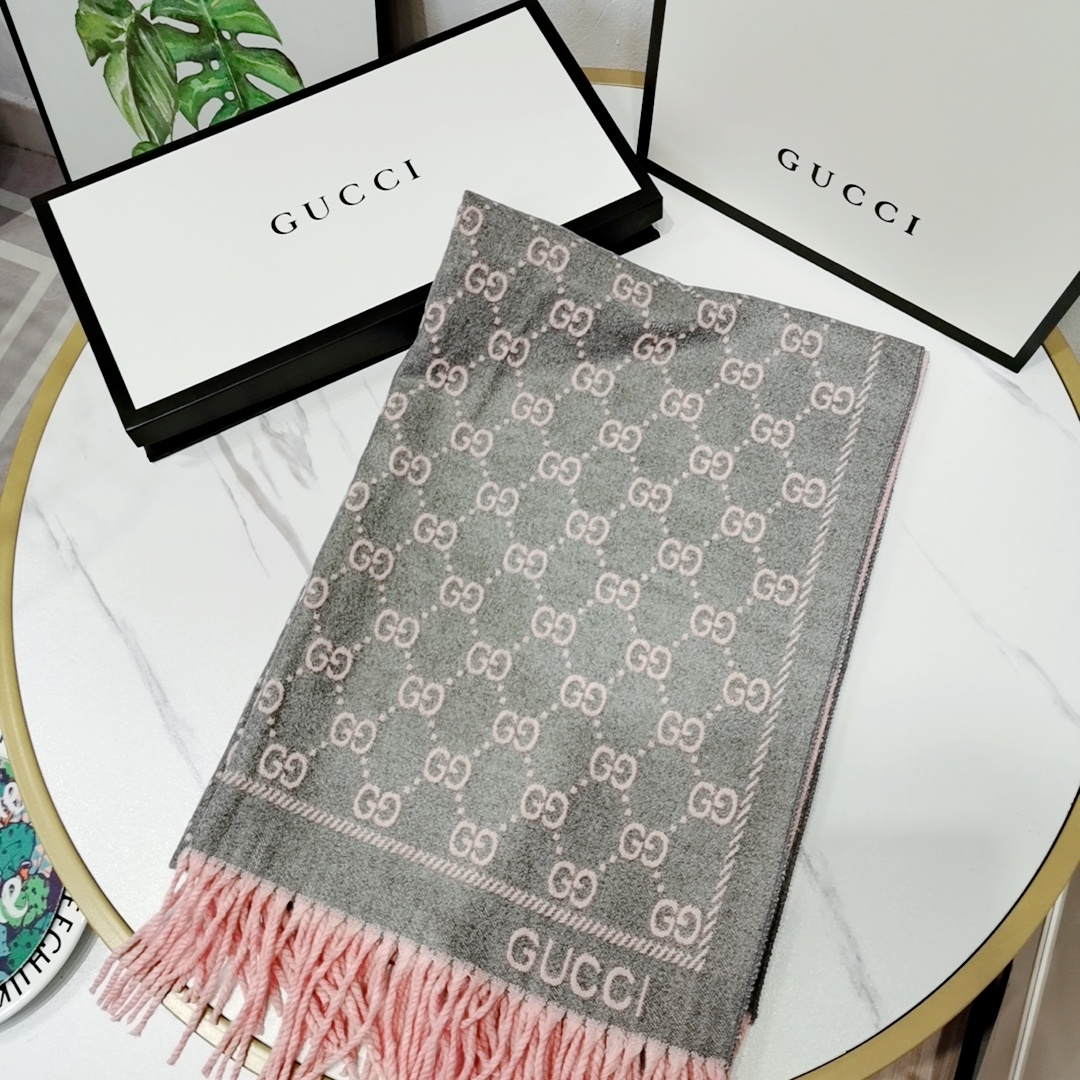 Gucci scarf