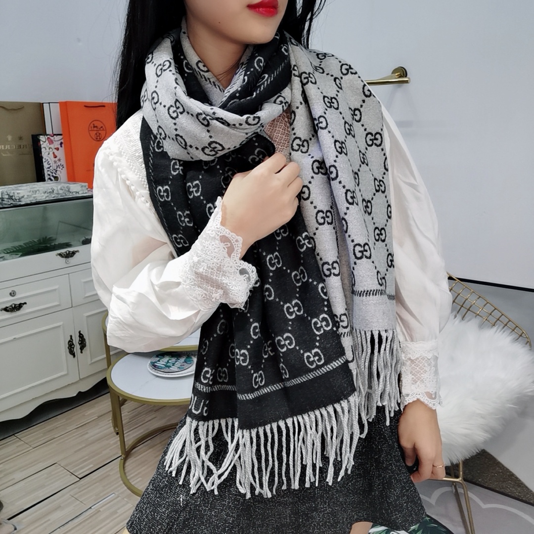 Gucci scarf