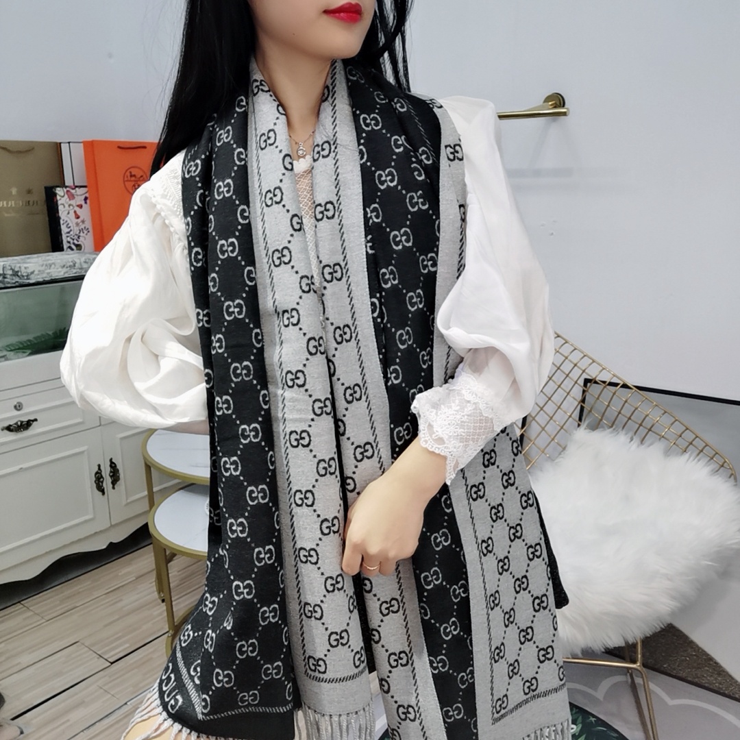Gucci scarf