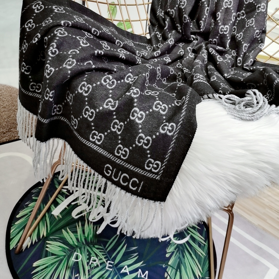Gucci scarf
