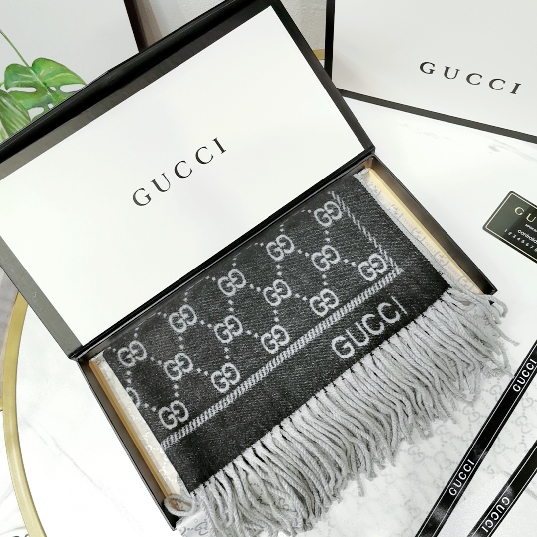 Gucci scarf