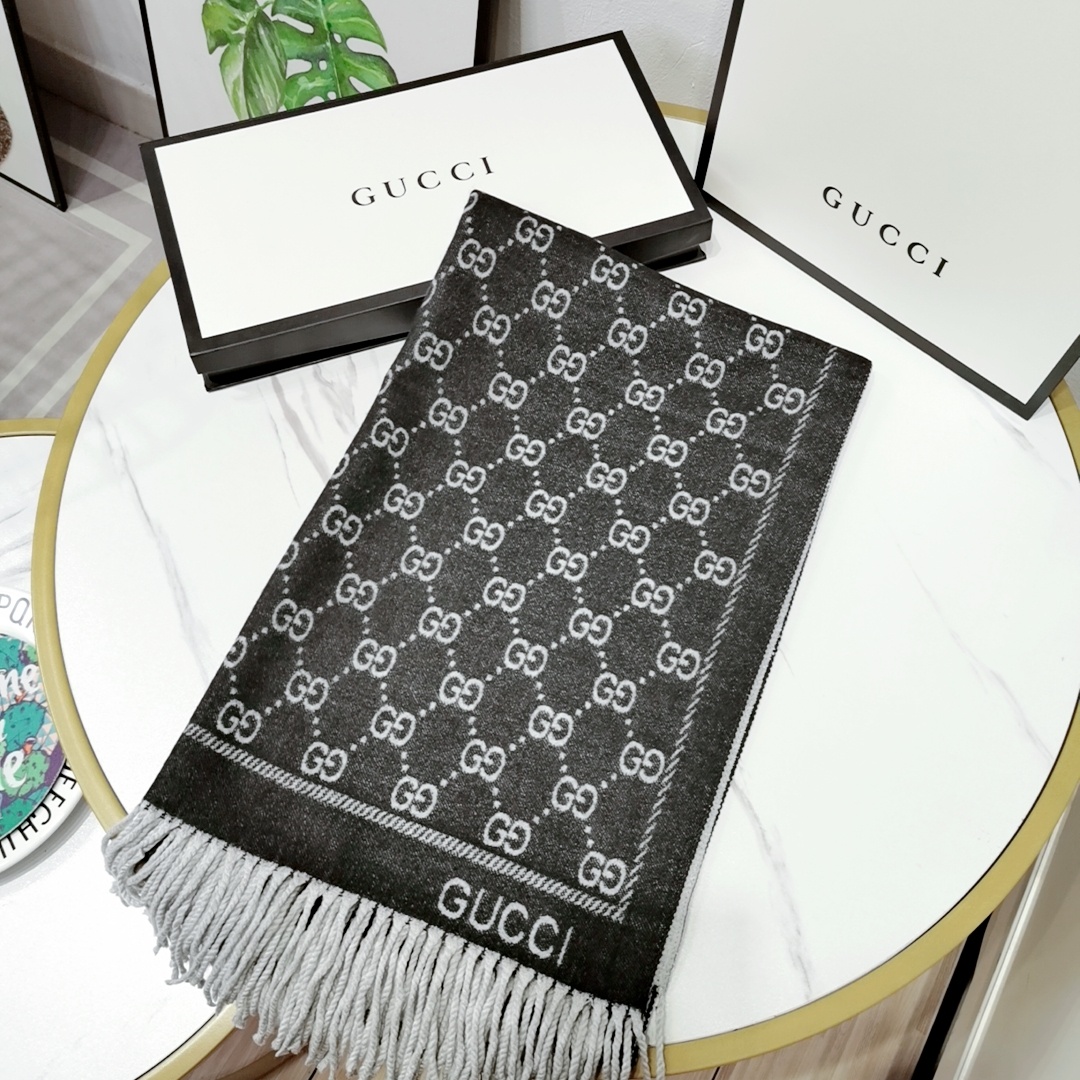Gucci scarf
