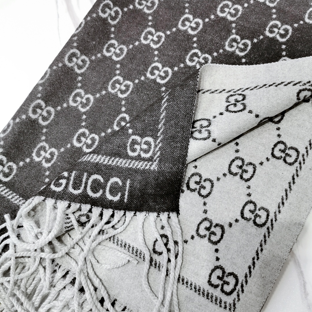 Gucci scarf
