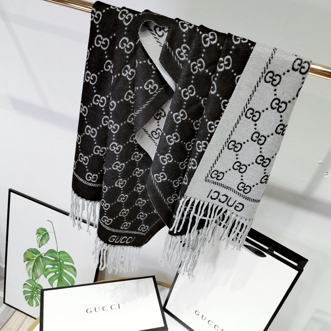 Gucci scarf