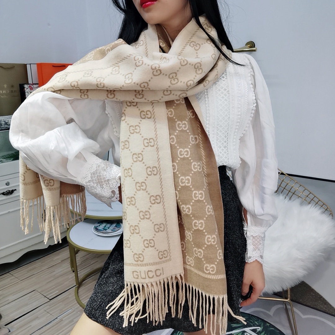 Gucci scarf