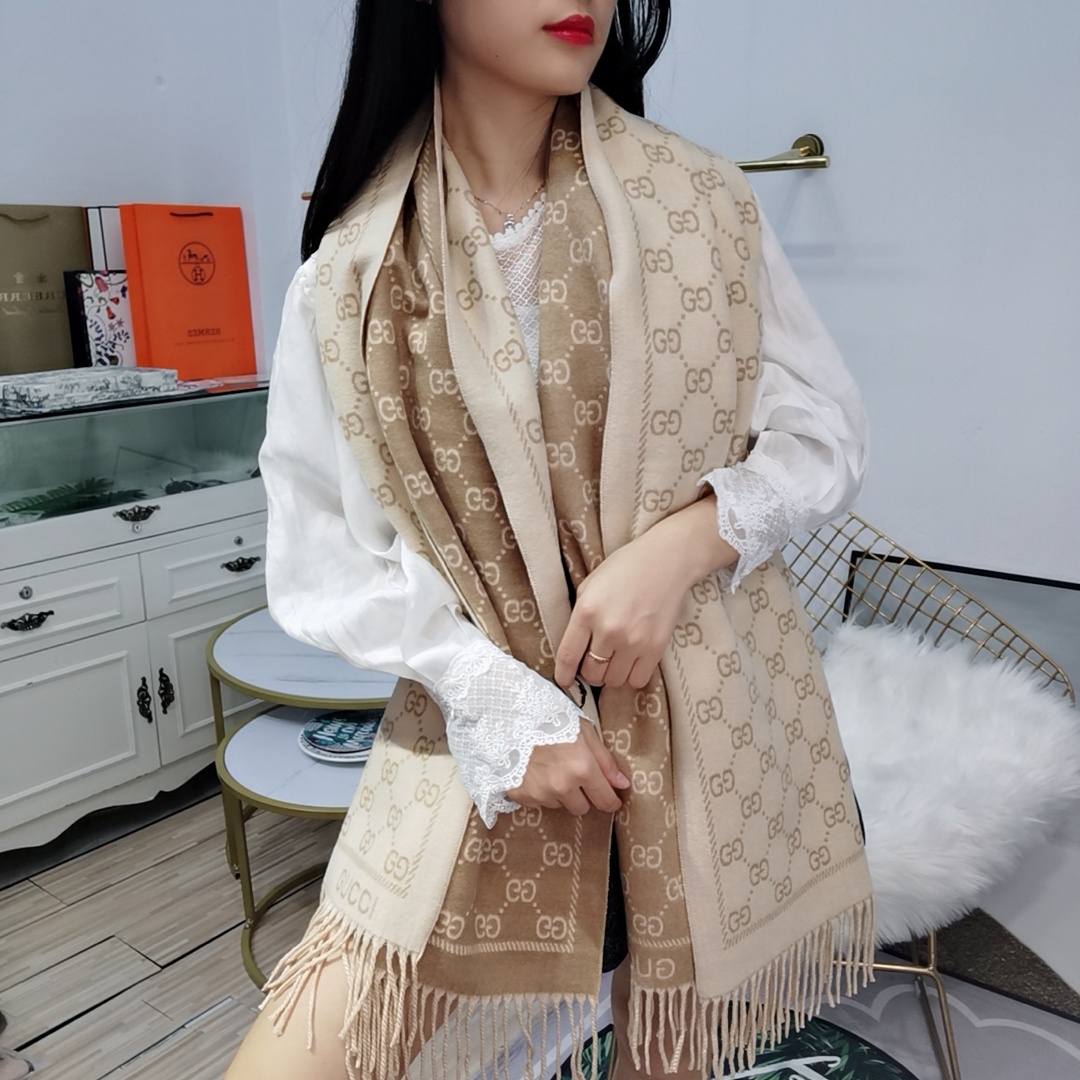 Gucci scarf