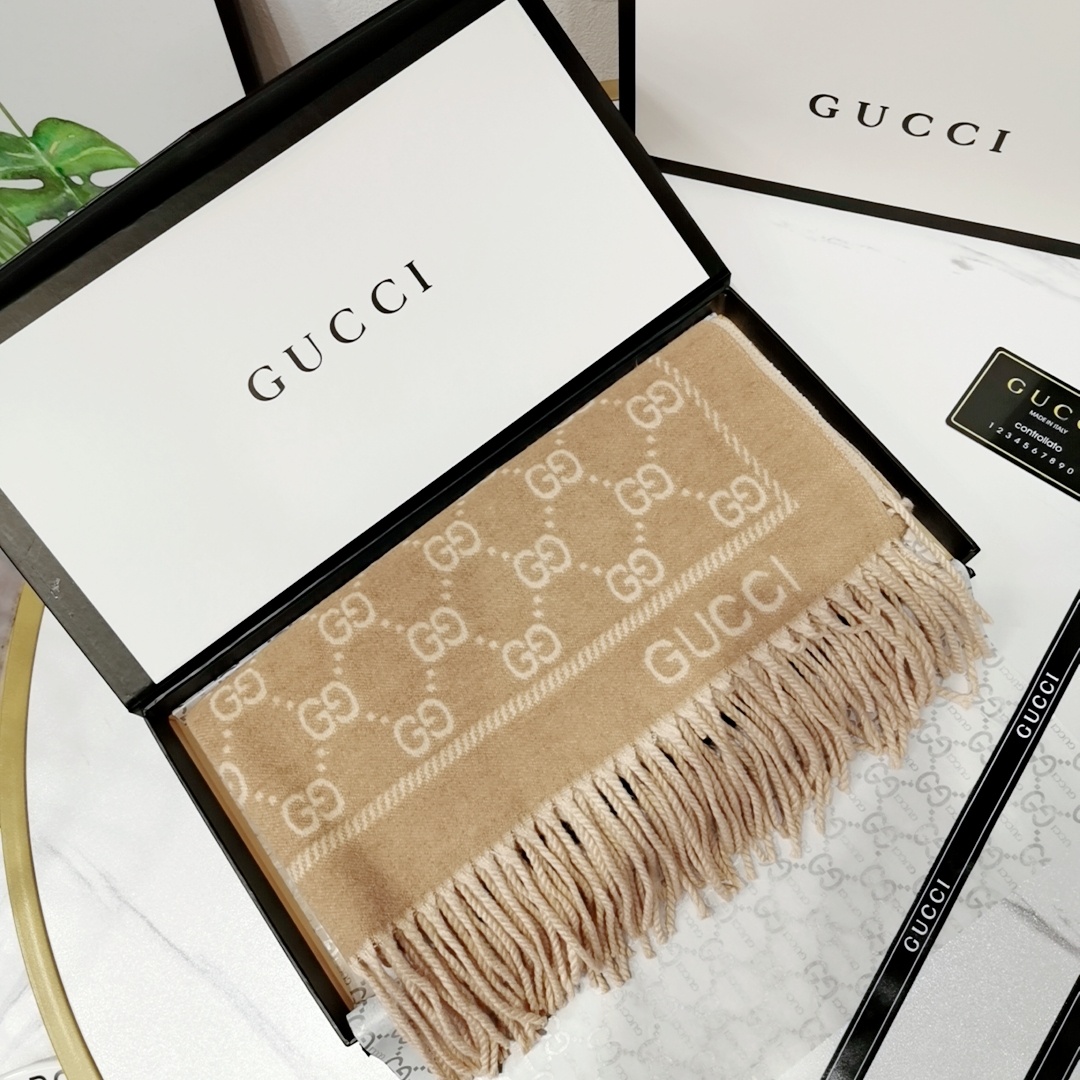 Gucci scarf