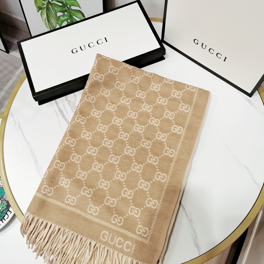 Gucci scarf