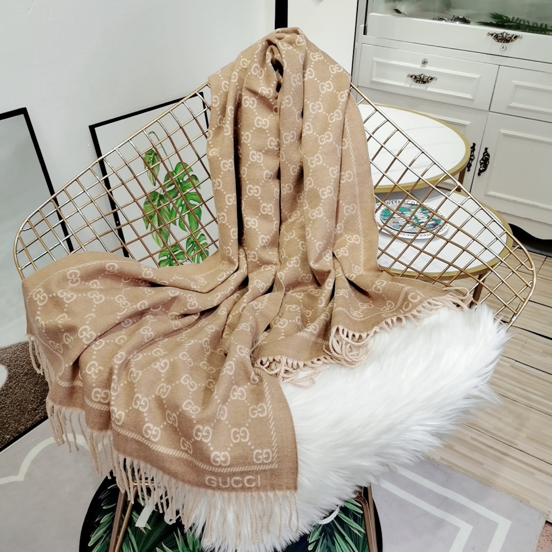 Gucci scarf