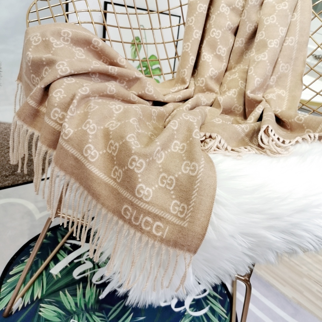 Gucci scarf