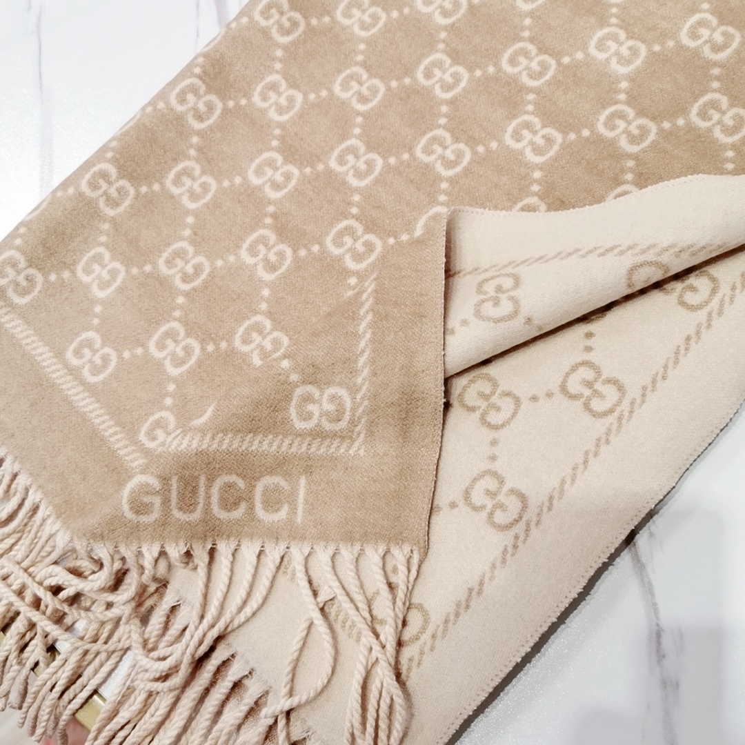 Gucci scarf