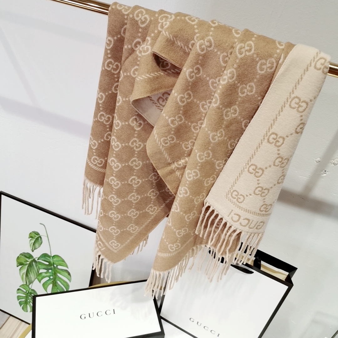 Gucci scarf