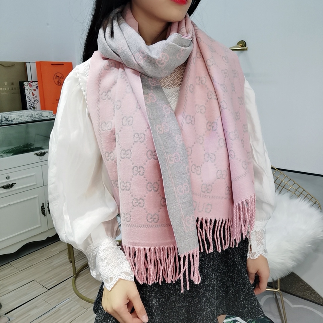 Gucci scarf