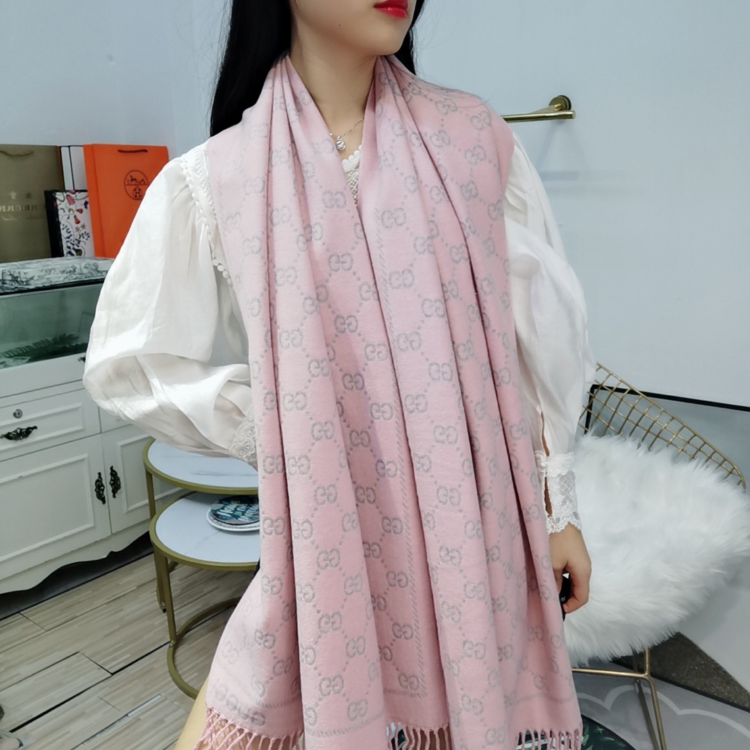 Gucci scarf