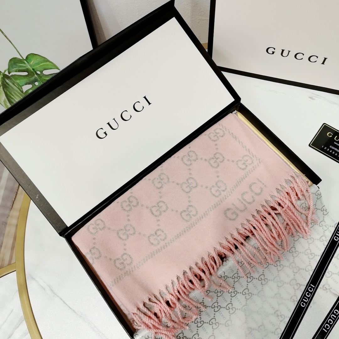 Gucci scarf