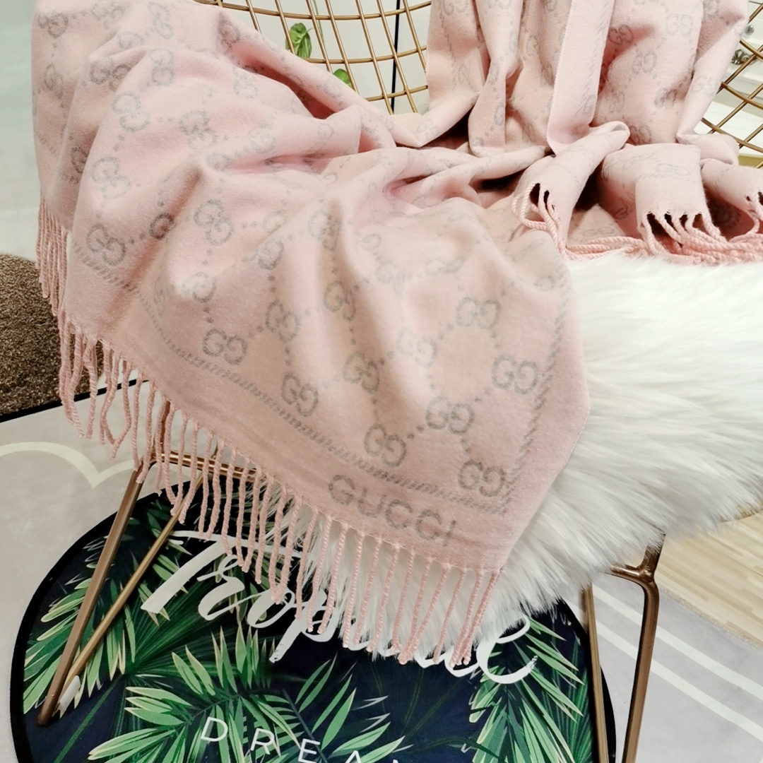 Gucci scarf