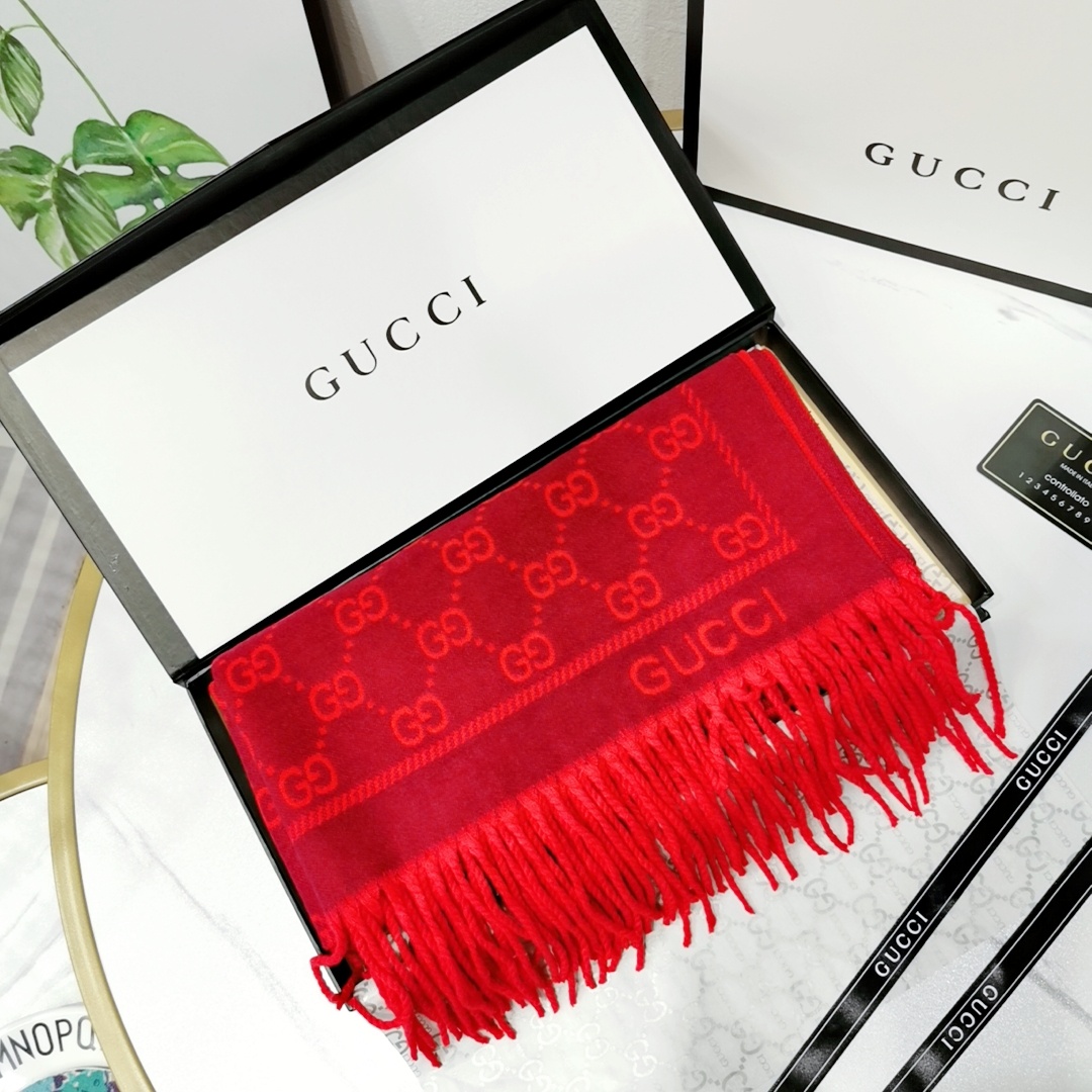 Gucci scarf