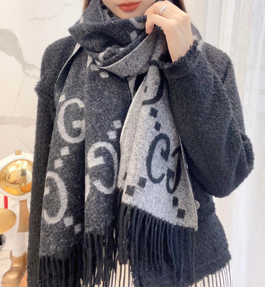 Gucci scarf