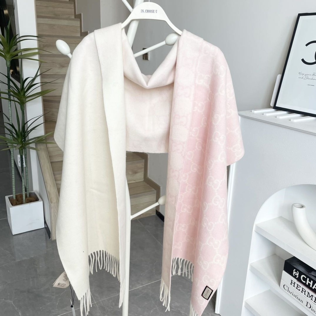 Gucci scarf