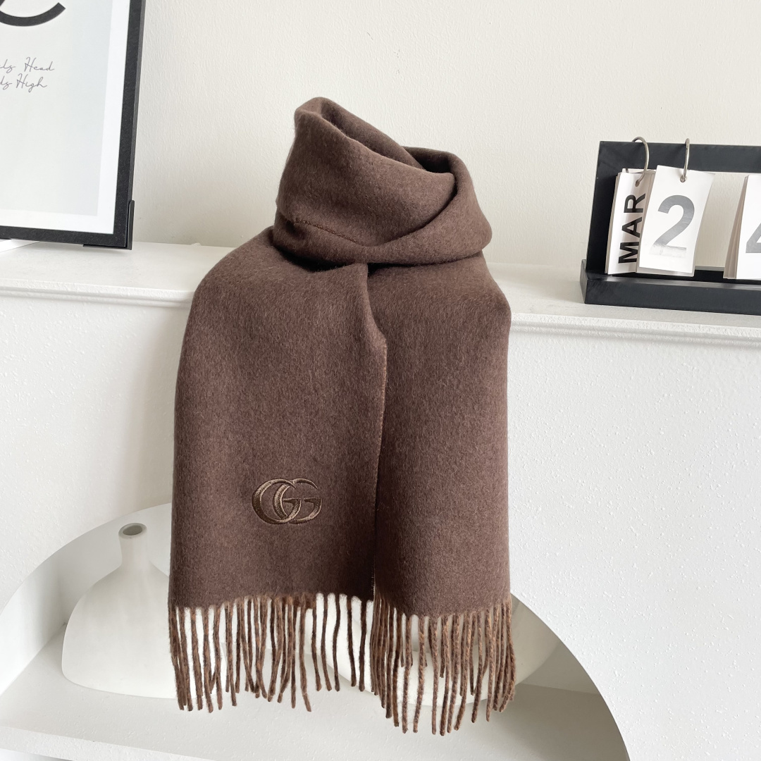 Gucci scarf