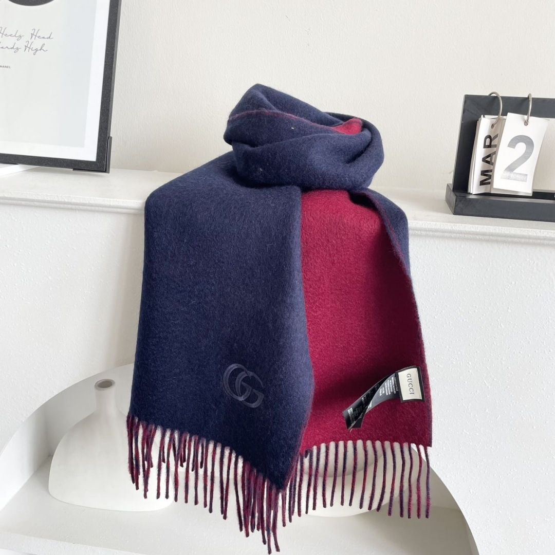 Gucci scarf