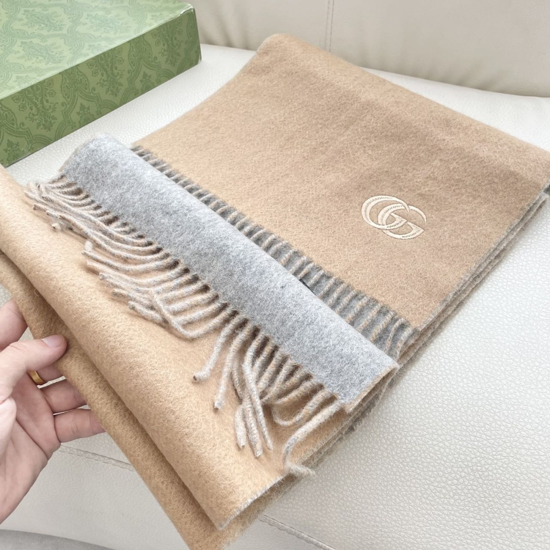 Gucci scarf